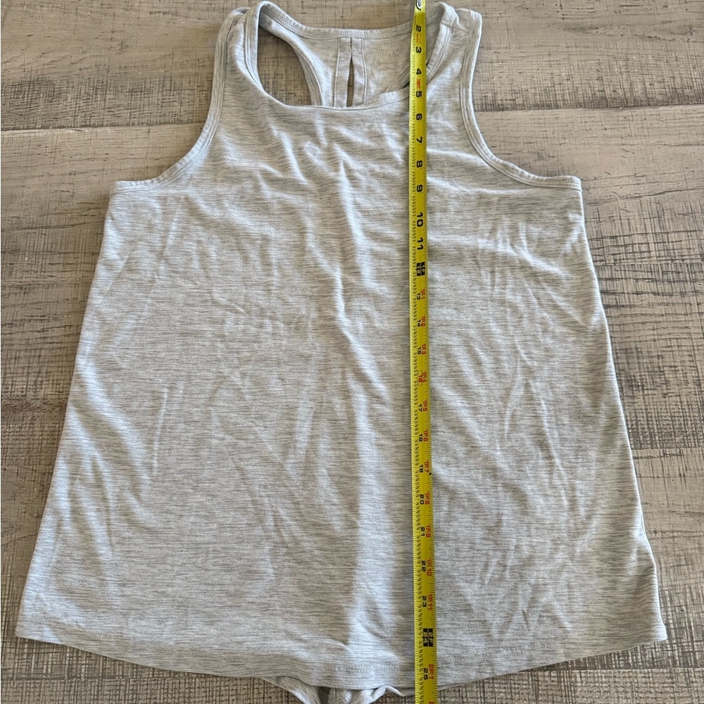 Old Navy Light Gray Women's Workout Tank with Back Tie Size small - Picture 9 of 10